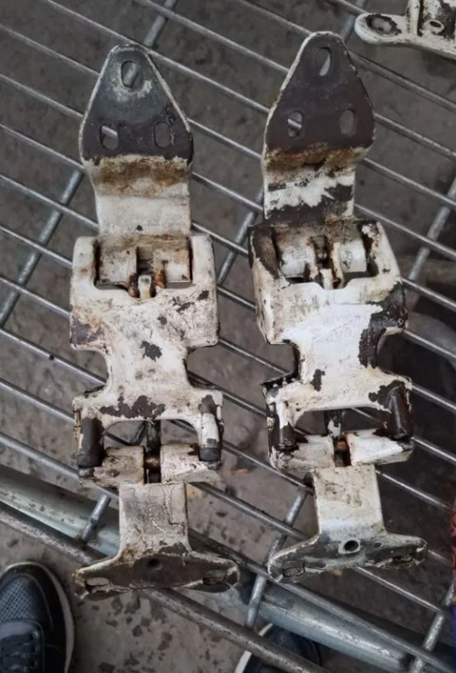 Петли задних дверей Пежо Боксер 290