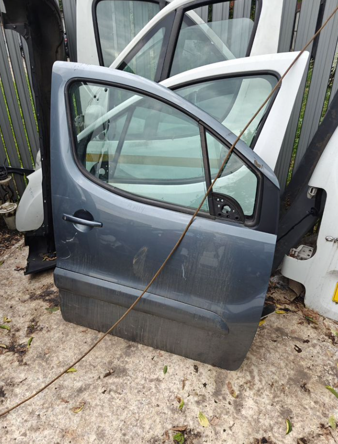 Правая дверь в сборе Пежо Партнер Ситроен Берлинго
