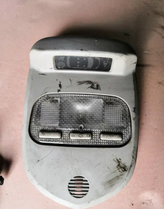 Плафон салонный Пежо 308