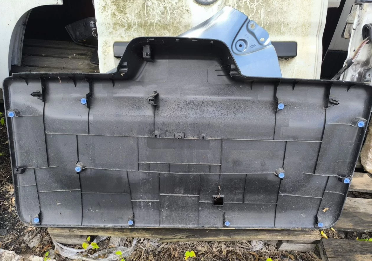 Обшивка двери багажника Партнёр Берлинго б9