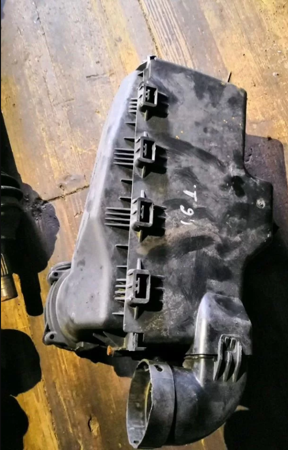 Корпус воздушного фильтра 1.6 HD