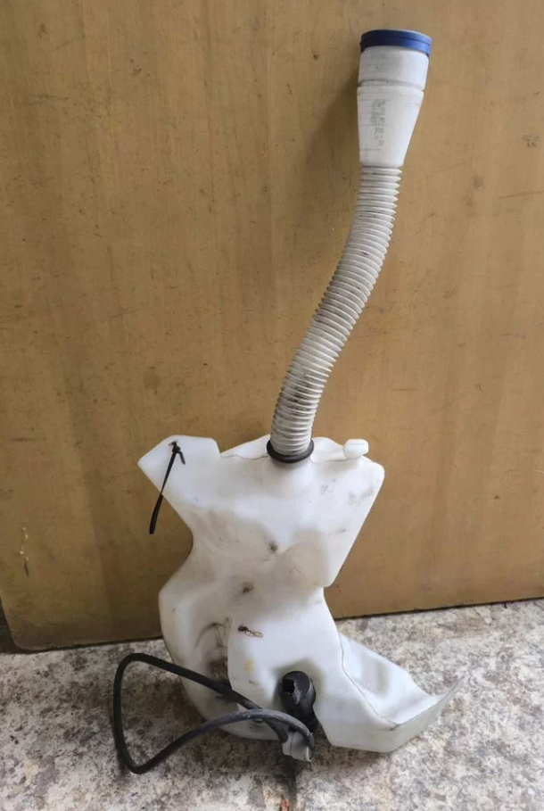 Бачок омывателя стекла Пежо 308