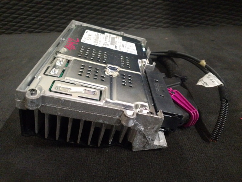 Усилитель акустической системы BOSE на Audi A6 C6 4F / Ауди А6 С6 4Ф 2006-2012г.\nОригинал.\nВ отличном состоянии. Без дефектов.\nГарантия на установку и проверку.\nКонтрактная запчасть из Японии. \nОтправим в регионы ТК.\nНа этот автомобиль есть и другие