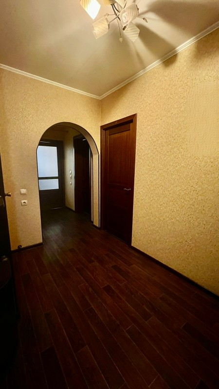3-к. квартира 84 кв.м, 2/9