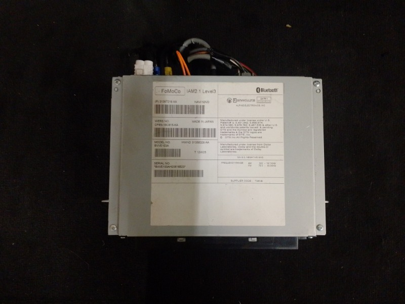 Чейнджер CD дисков на Volvo S60 II / Вольво 60 С60 2 поколение 2010-2018г.\nОригинал.\nВ отличном состоянии. Без дефектов.\nГарантия на установку и проверку.\nКонтрактная запчасть из Японии. \nОтправим в регионы ТК.\nНа этот автомобиль есть и другие запча