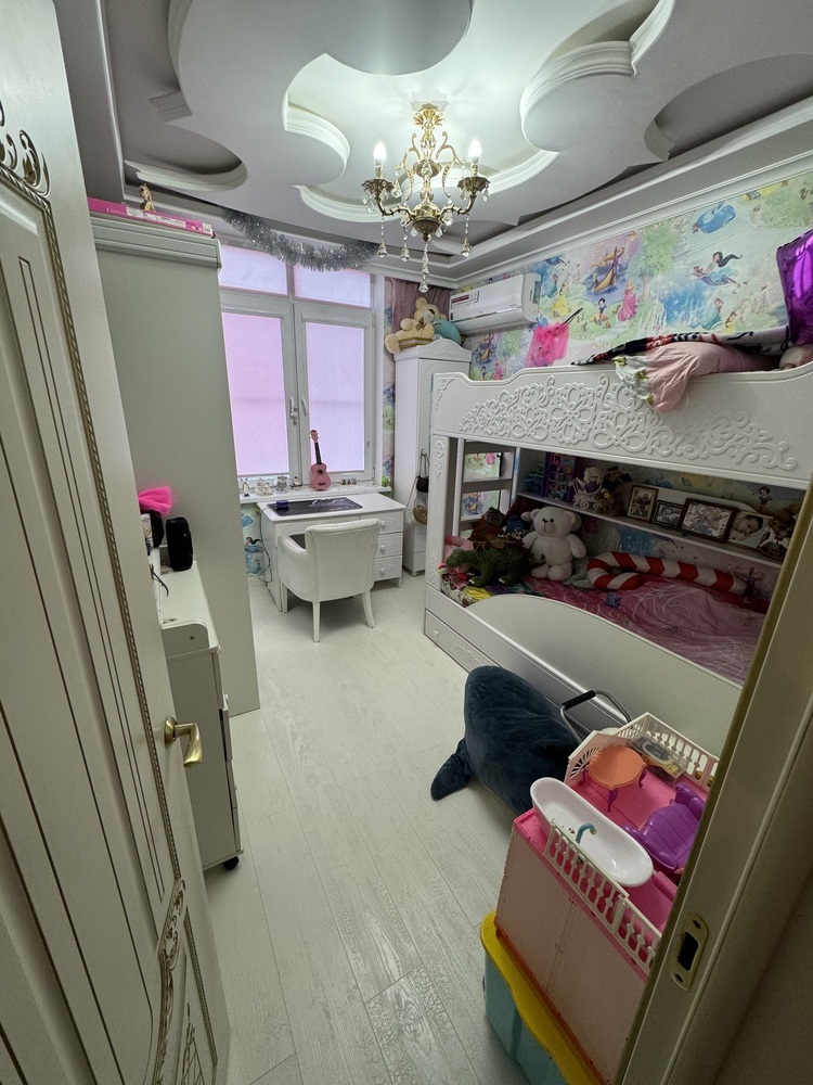 3-к. квартира 81 кв.м, 2/9