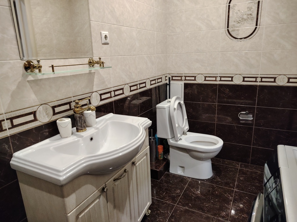 2-к. квартира 72 кв.м, 9/9
