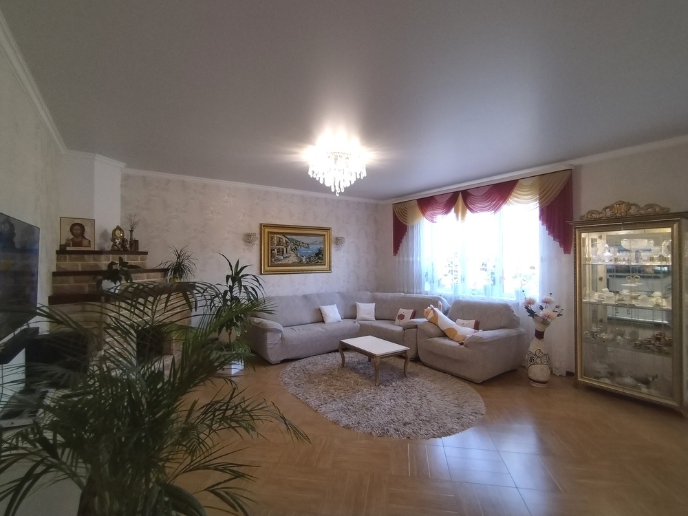 Дом 206 кв.м на участке 4.8 сот