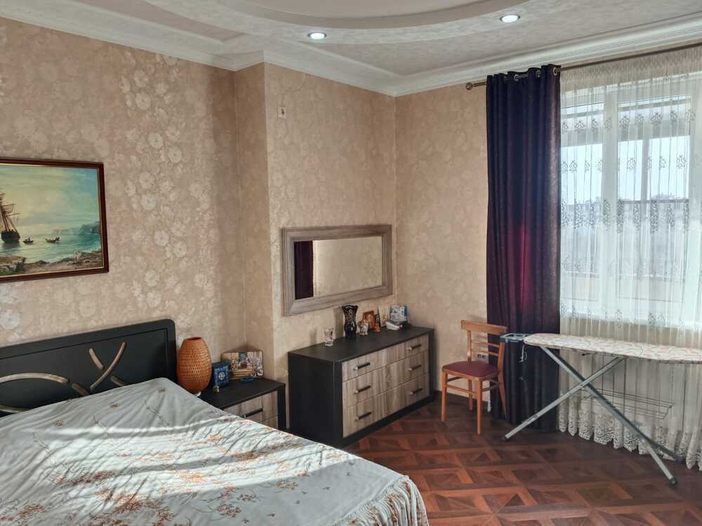 2-к. квартира 90 кв.м, 8/8
