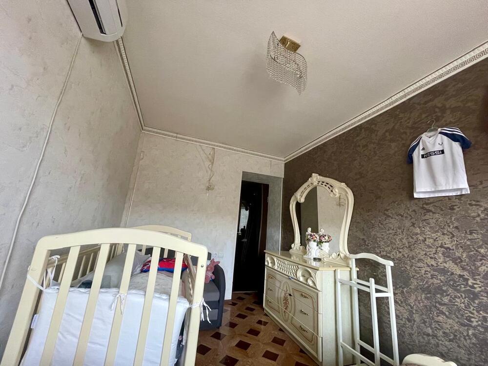 5-к. квартира 95 кв.м, 1/2