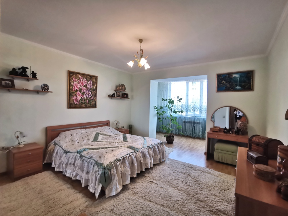 2-к. квартира 122 кв.м, 4/7