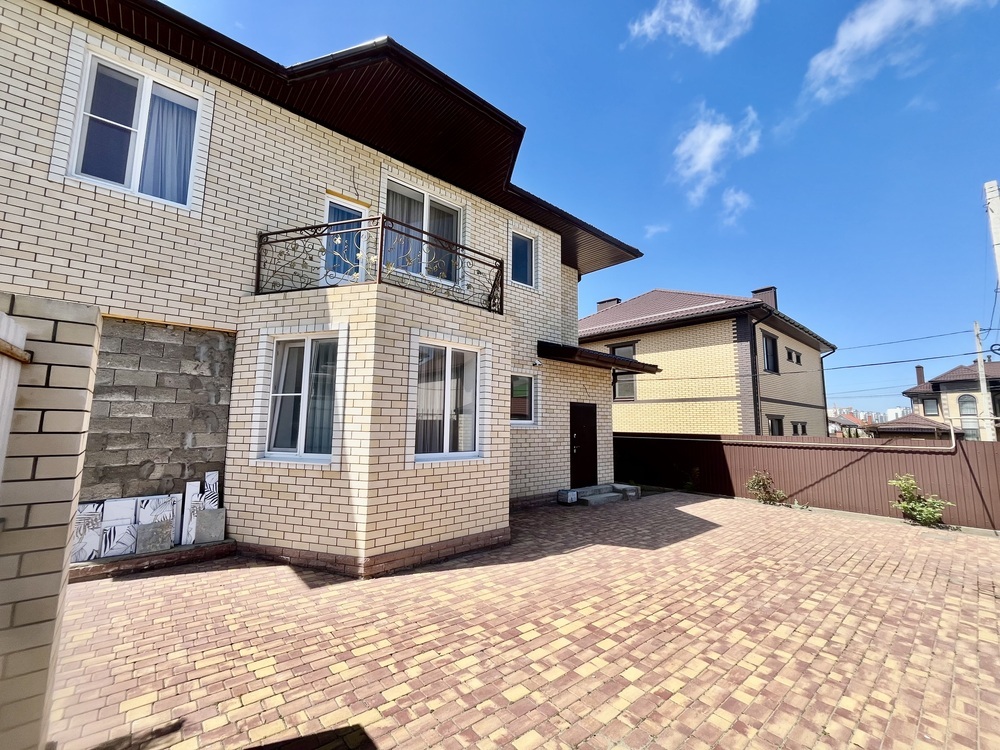 Дом 180 кв.м на участке 4.2 сот