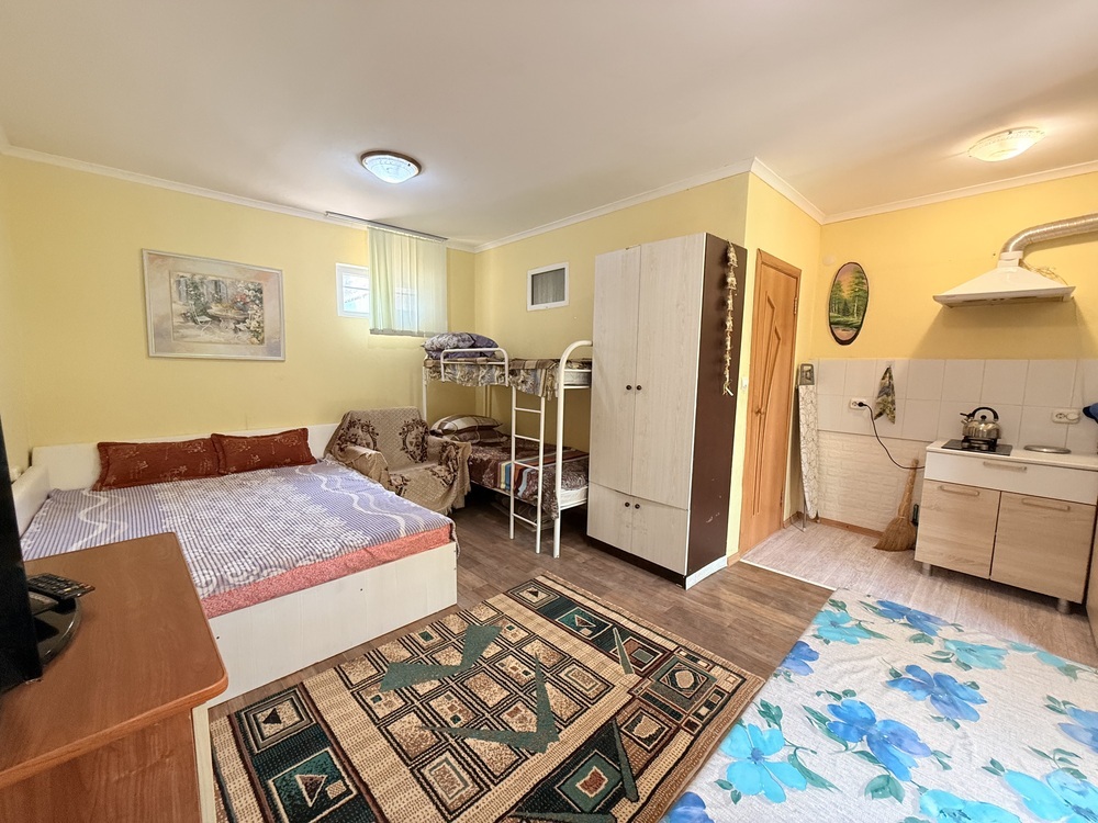 2-к. квартира 82.1 кв.м, 1/2