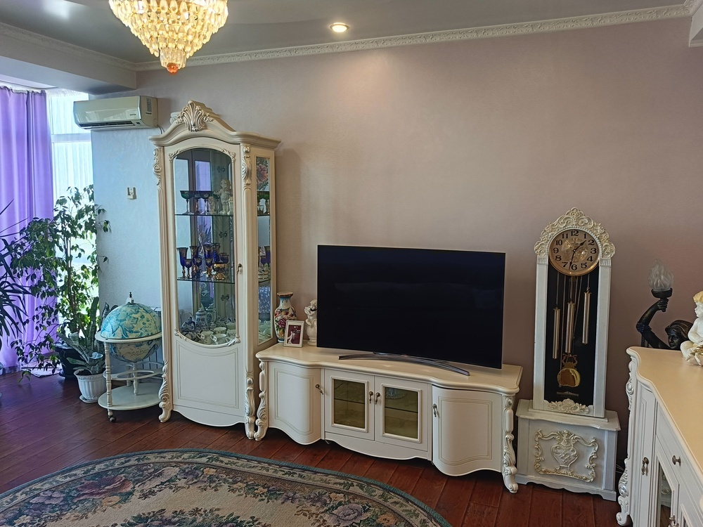 2-к. квартира 77 кв.м, 9/10