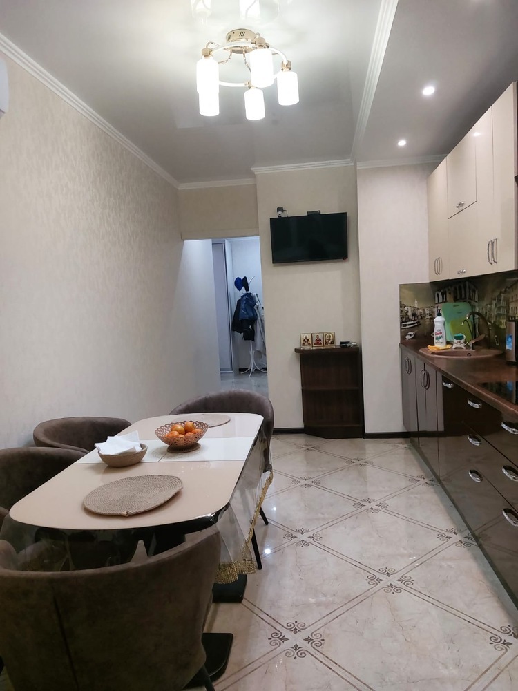 2-к. квартира 94 кв.м, 2/9
