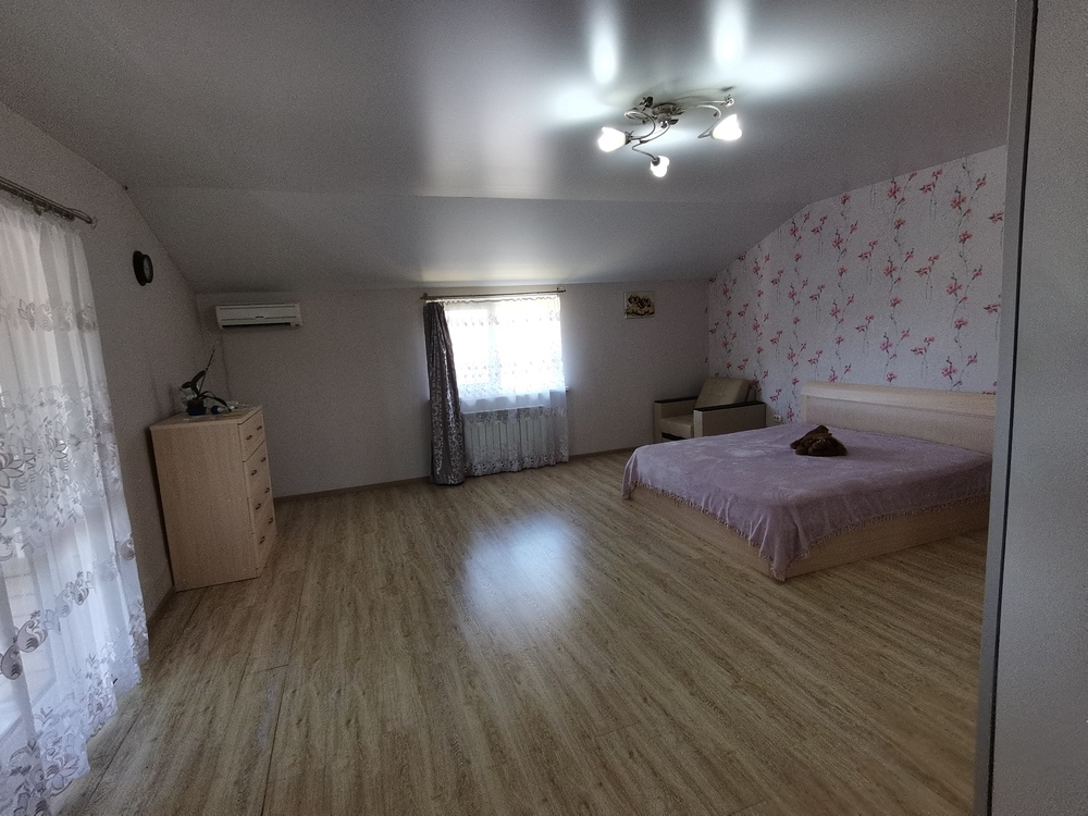 Дом 256 кв.м на участке 5 сот