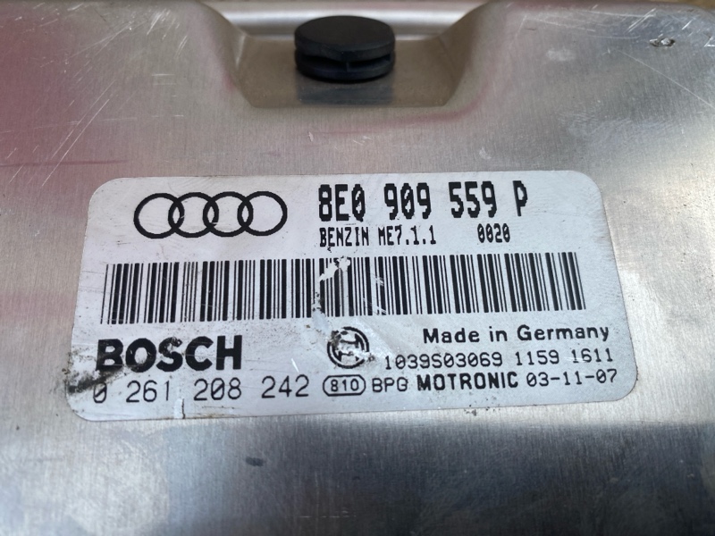 Блок управления двигателем на Audi A6 C5 / Ауди А6 С5 2010-2014г.\nВ отличном состоянии, без дефектов и повреждений, в рабочем состоянии.\nКонтрактная запчасть из Японии. \nГарантия на установку и проверку.\nОтправим в регионы ТК.