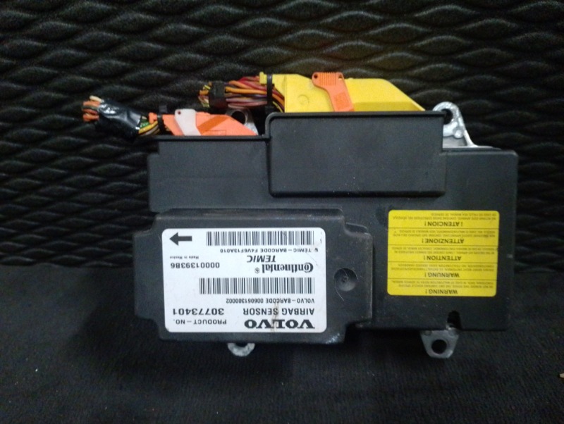 Блок управления AIR BAG подушками безопасности на Volvo S40 II / Вольво С40 2 дорест 2004-2012г. \nОригинал.\nВ отличном состоянии. Без дефектов.\nГарантия на установку и проверку.\nКонтрактная запчасть из Японии. \nОтправим в регионы ТК.\nНа этот автомоб