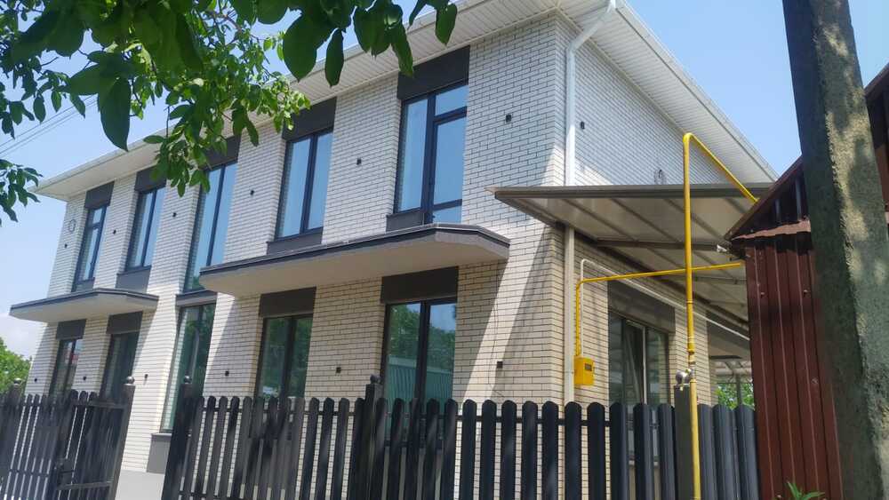 Дом 218 кв.м на участке 5.5 сот