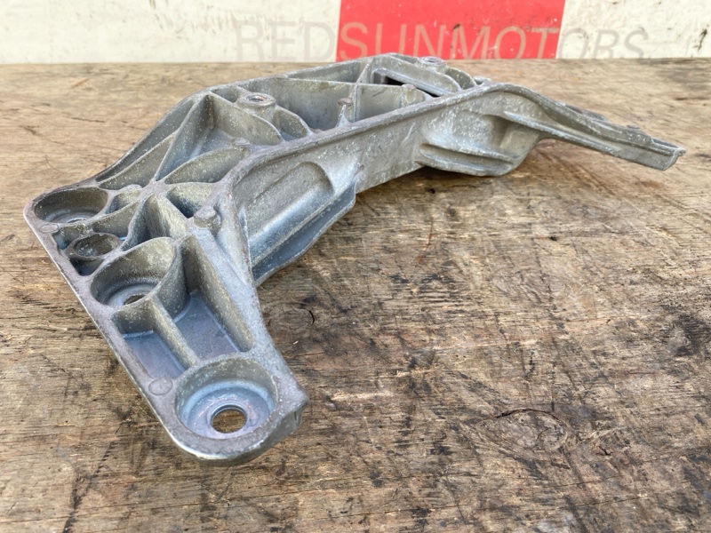 Кронштейн АКПП 6HP19 на BMW 5 E60 / БМВ 5 Е60 2007-2010г.\nС двигателя 3.0 N52B30B АКПП 6HP19\nОригинал. \nВ отличном состоянии.\nКонтрактная запчасть из Японии.\nГарантия на установку.\nОтправим в регионы ТК.