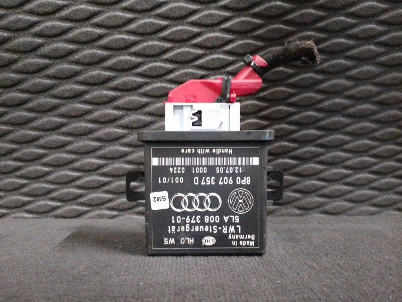 Блок электронный корректора / эбу регулировки угла наклона фар на Audi A4 B7 / Ауди А4 Б7 2005-2007г. \nОригинал.\nВ отличном состоянии. Без дефектов.\nГарантия на установку и проверку.\nКонтрактная запчасть из Японии. \nОтправим в регионы ТК.\nНа этот ав