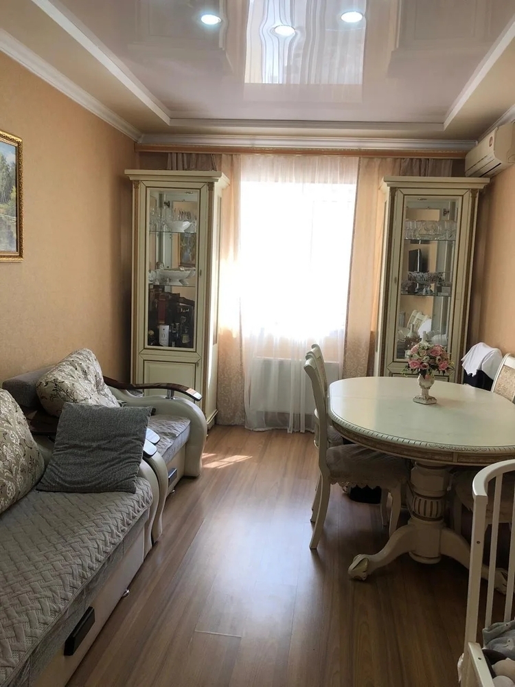 2-к. квартира 56.2 кв.м, 1/4