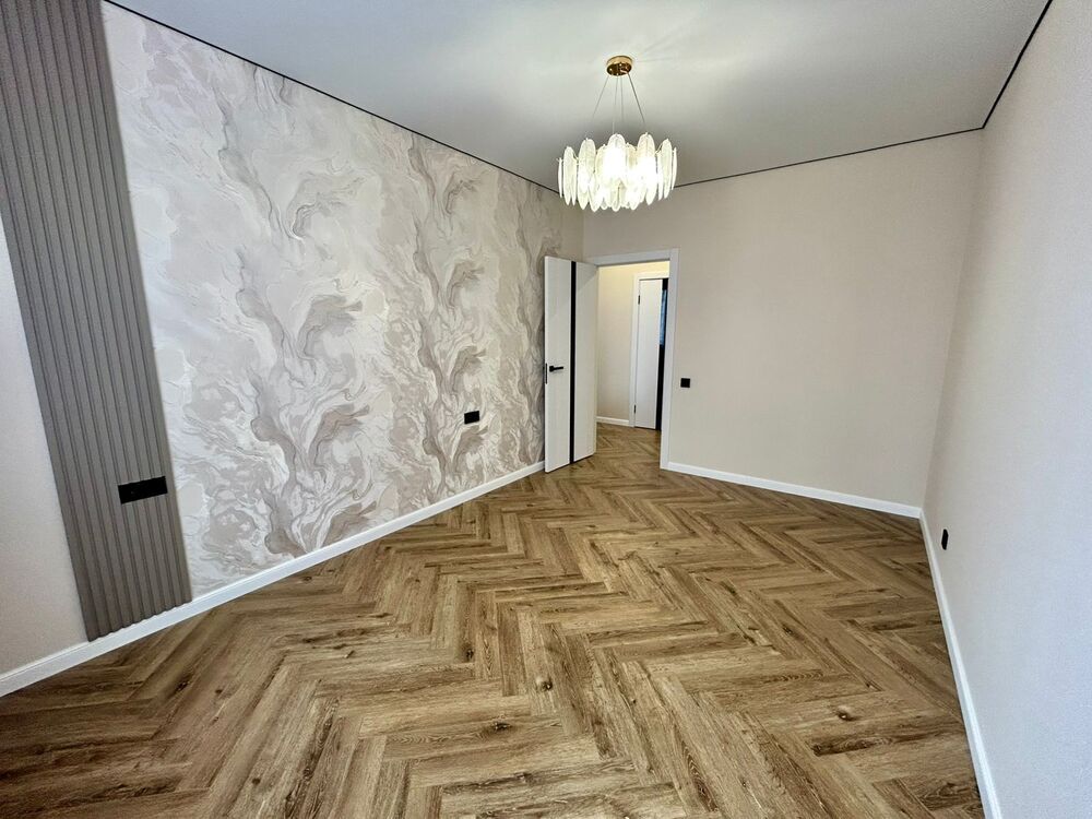 2-к. квартира 55 кв.м, 8/15