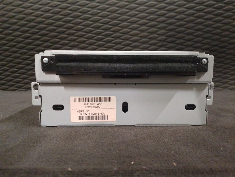 Чейнджер CD дисков на Volvo S60 II / Вольво 60 С60 2 поколение 2010-2018г.\nОригинал.\nВ отличном состоянии. Без дефектов.\nГарантия на установку и проверку.\nКонтрактная запчасть из Японии. \nОтправим в регионы ТК.\nНа этот автомобиль есть и другие запча