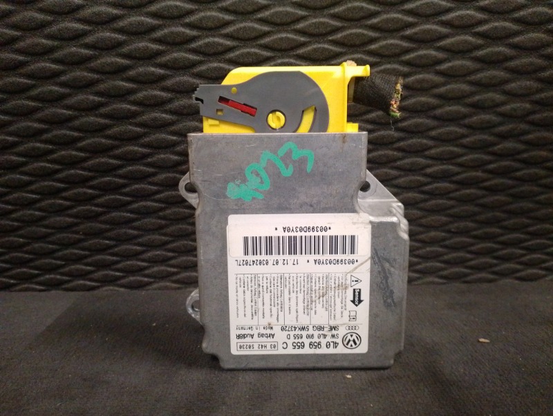 Блок управления AIR BAG на Audi Q7 4L / Ауди Q7 4Л 2006-2012г.\nОригинал.\nВ отличном состоянии. Без дефектов.\nГарантия на установку и проверку.\nКонтрактная запчасть из Японии. \nОтправим в регионы ТК.\nНа этот автомобиль есть и другие запчасти.