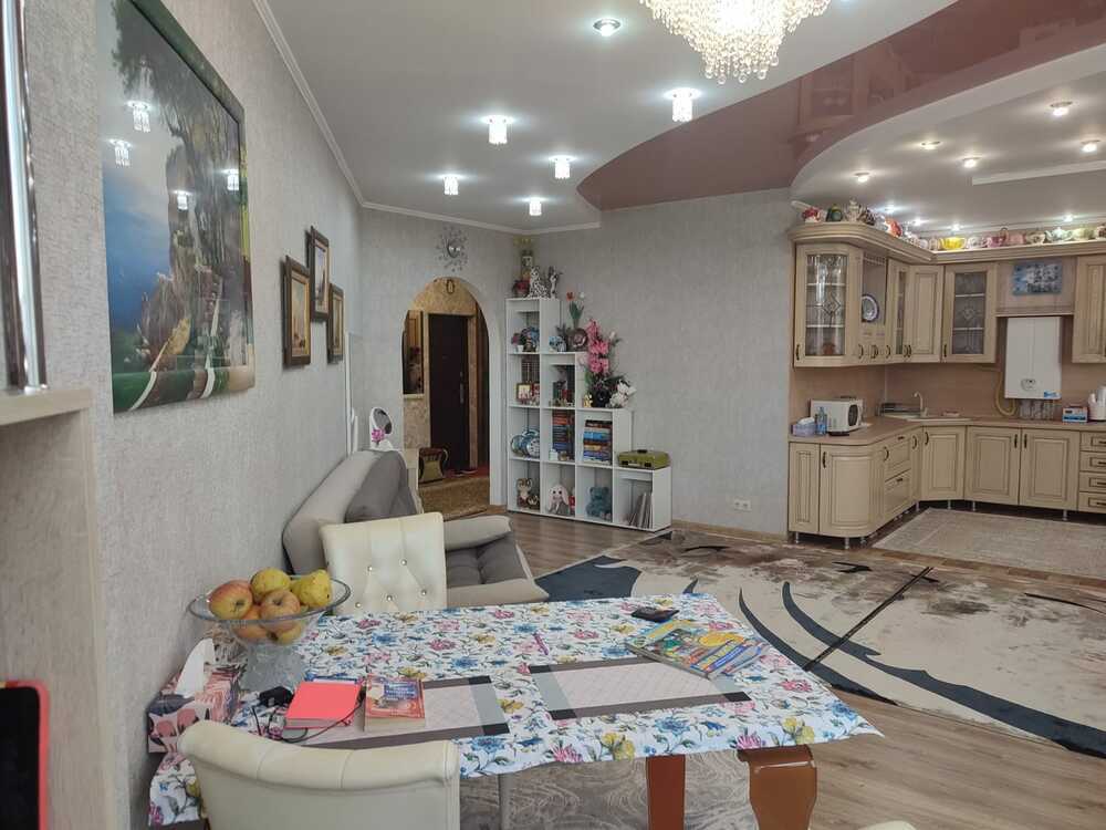 2-к. квартира 90 кв.м, 2/9
