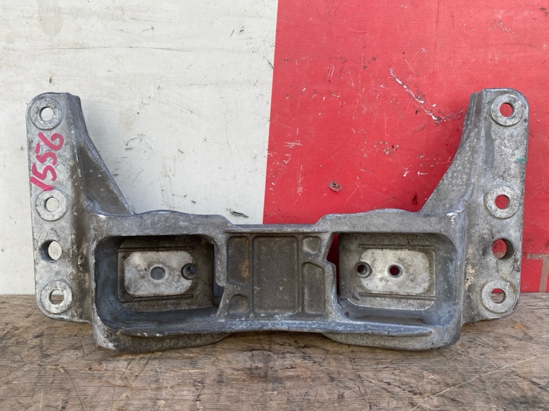 Кронштейн АКПП 6HP19 на BMW 5 E60 / БМВ 5 Е60 2007-2010г.\nС двигателя 3.0 N52B30B АКПП 6HP19\nОригинал. \nВ отличном состоянии.\nКонтрактная запчасть из Японии.\nГарантия на установку.\nОтправим в регионы ТК.