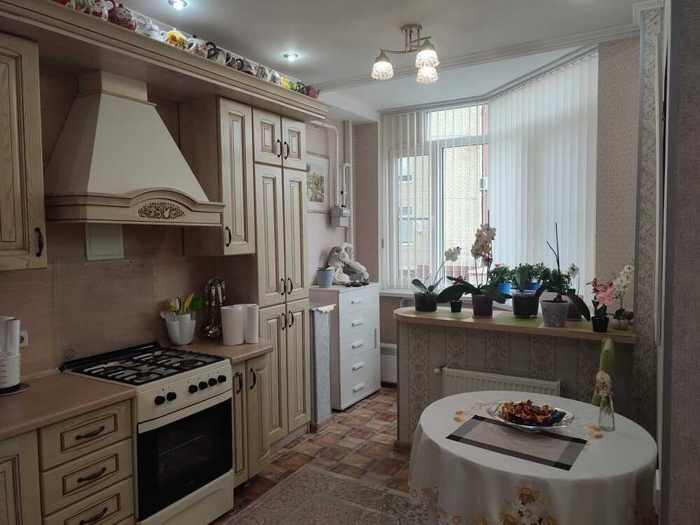 2-к. квартира 90 кв.м, 2/9
