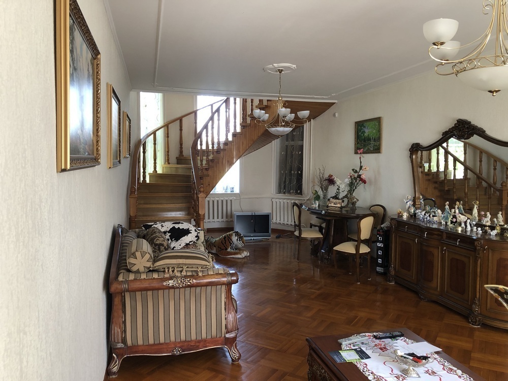Дом 318 кв.м на участке 6 сот