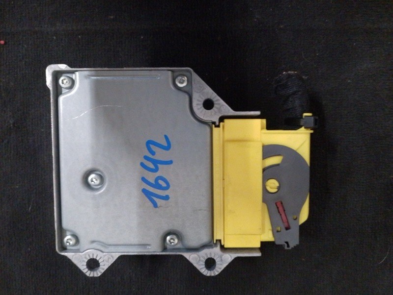 Блок управления AIR BAG на Audi A6 C6 4F / Ауди А6 С6 4Ф 2006-2012г.\nОригинал.\nВ отличном состоянии. Без дефектов.\nГарантия на установку и проверку.\nКонтрактная запчасть из Японии. \nОтправим в регионы ТК.\nНа этот автомобиль есть и другие запчасти.