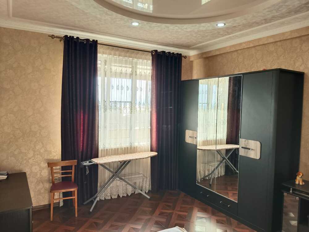 2-к. квартира 90 кв.м, 8/8