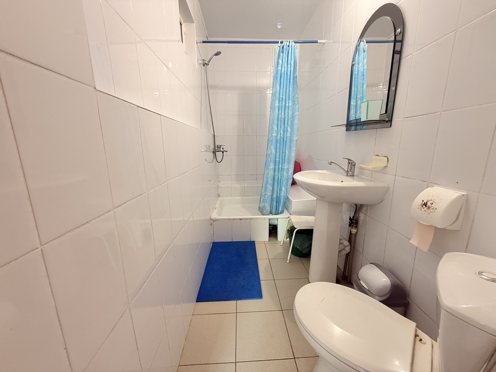 2-к. квартира 82.1 кв.м, 1/2