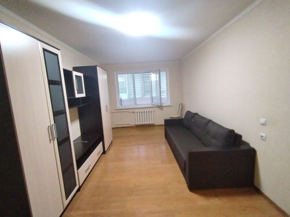 1-к. квартира 40 кв.м, 8/10