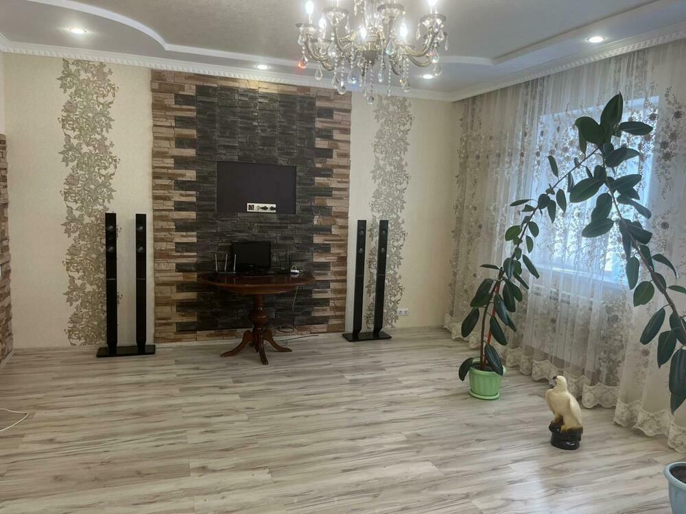 Дом 180 кв.м на участке 16 сот