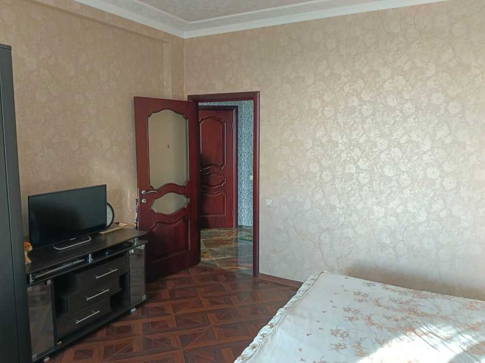 2-к. квартира 90 кв.м, 8/8
