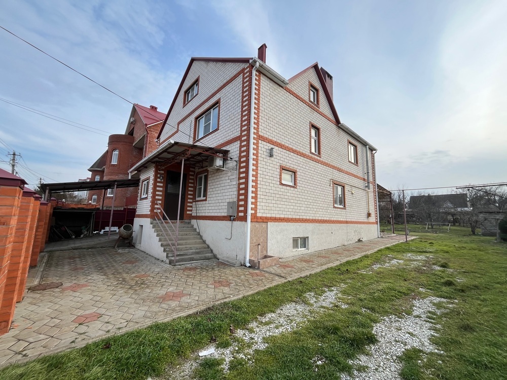 Дом 329 кв.м на участке 10 сот