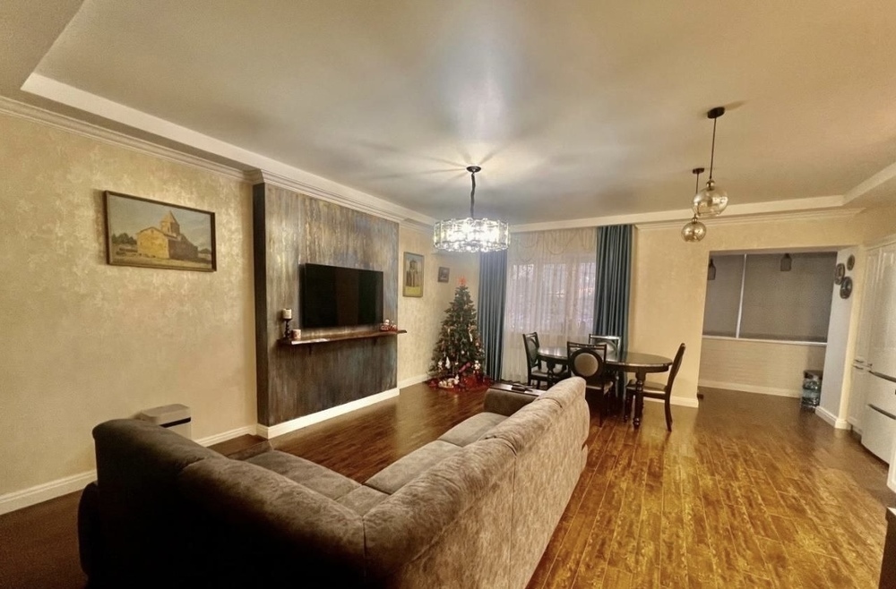 2-к. квартира 90 кв.м, 2/5
