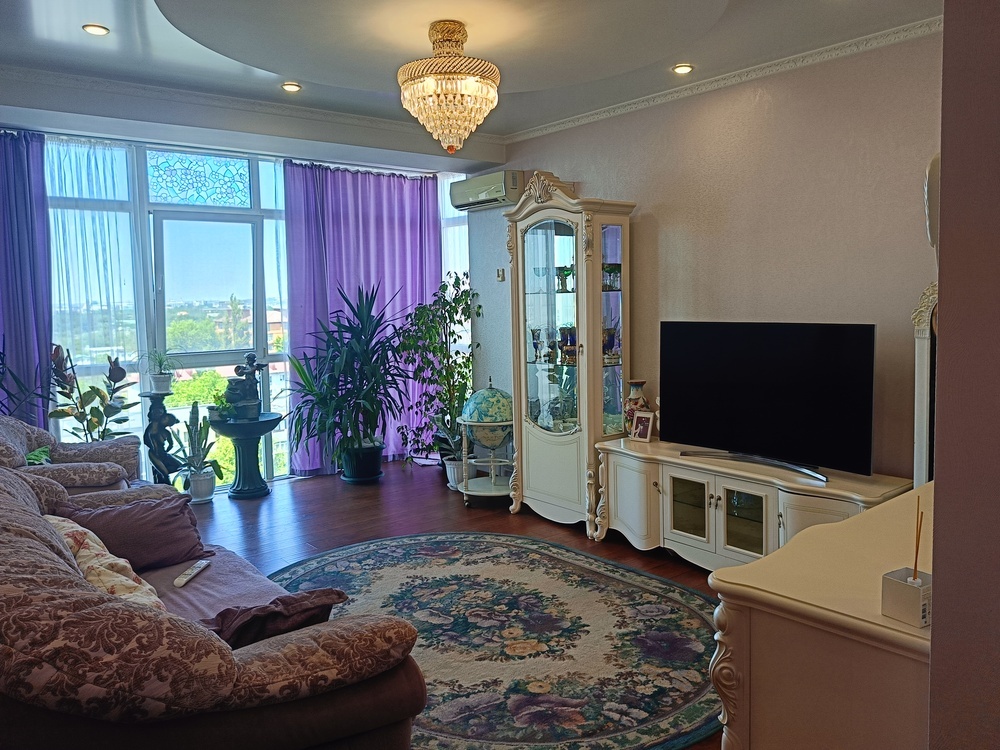 2-к. квартира 77 кв.м, 9/10