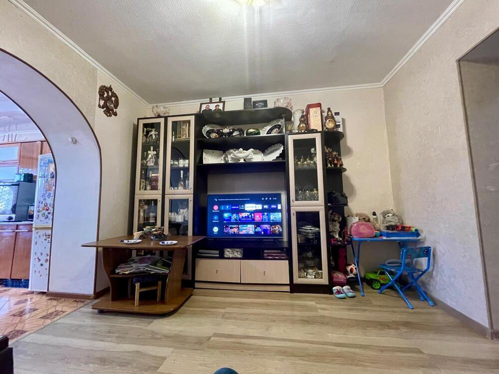 5-к. квартира 95 кв.м, 1/2