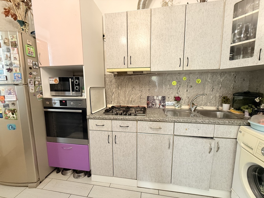 2-к. квартира 82.1 кв.м, 1/2