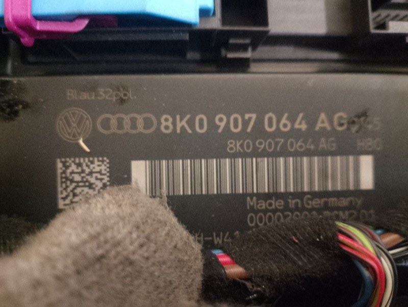 Электронный блок комфорта на Audi A4 B8 / Ауди А4 Б8 2007-2015г.\nОригинал.\nРабочий. Без дефектов.\nГарантия на проверку. Отправим в регионы ТК.\nПрименимость:\nAudi A4 [B8] 2007-2015\nAudi A4 [B8] Allroad 2010-2015\nAudi A5 S5 [8F] Cabrio 2010-2016\nAud