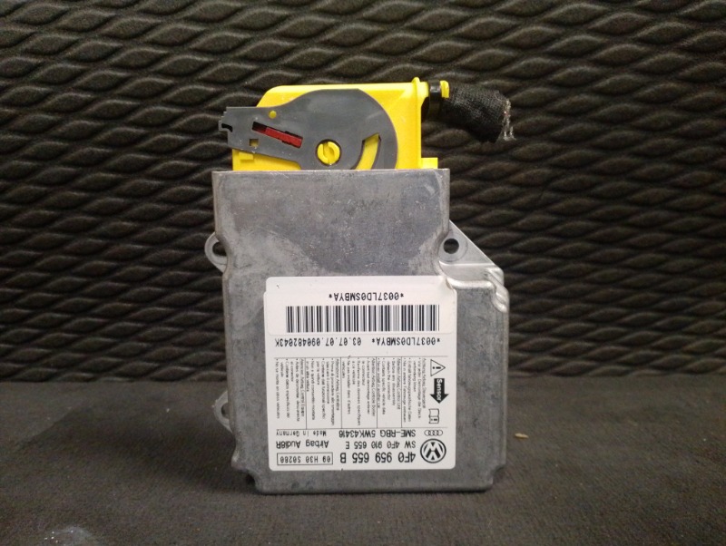 Блок управления AIR BAG на Audi A6 C6 4F / Ауди А6 С6 4Ф 2006-2012г.\nОригинал.\nВ отличном состоянии. Без дефектов.\nГарантия на установку и проверку.\nКонтрактная запчасть из Японии. \nОтправим в регионы ТК.\nНа этот автомобиль есть и другие запчасти.