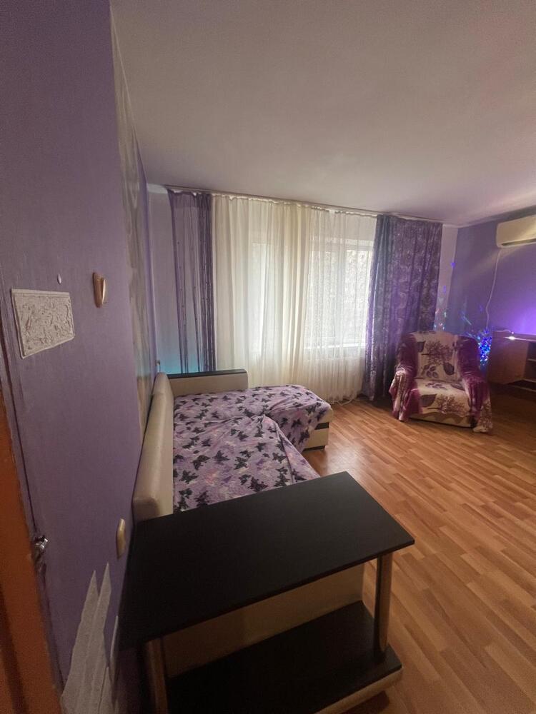 1-к. квартира 50.7 кв.м, 2/10