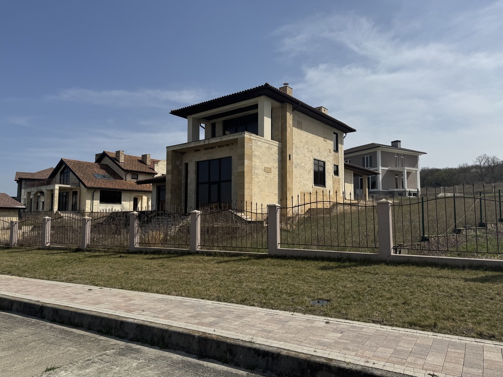Дом 377 кв.м на участке 12 сот