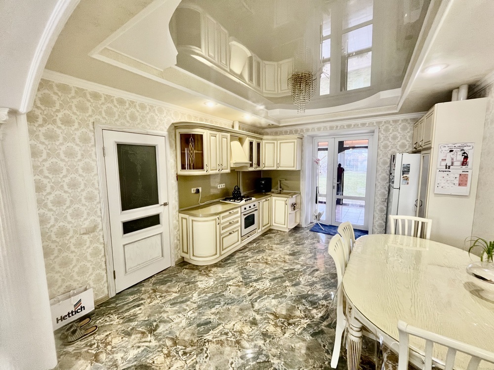 Дом 213 кв.м на участке 10 сот