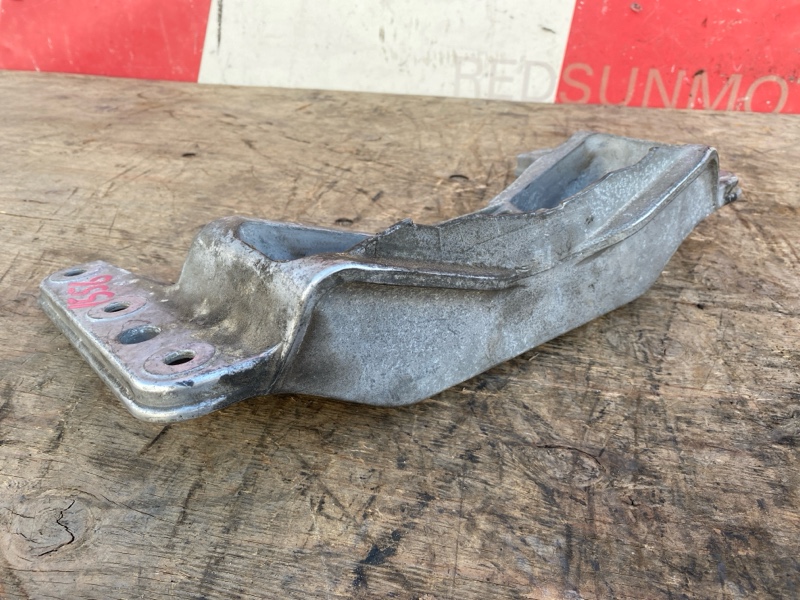 Кронштейн АКПП 6HP19 на BMW 5 E60 / БМВ 5 Е60 2007-2010г.\nС двигателя 3.0 N52B30B АКПП 6HP19\nОригинал. \nВ отличном состоянии.\nКонтрактная запчасть из Японии.\nГарантия на установку.\nОтправим в регионы ТК.
